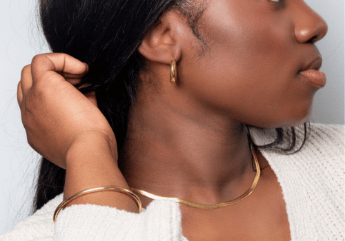 Bijoux plaqués or vs. bijoux en or massif : qu'est-ce qui convient le mieux à votre budget ?