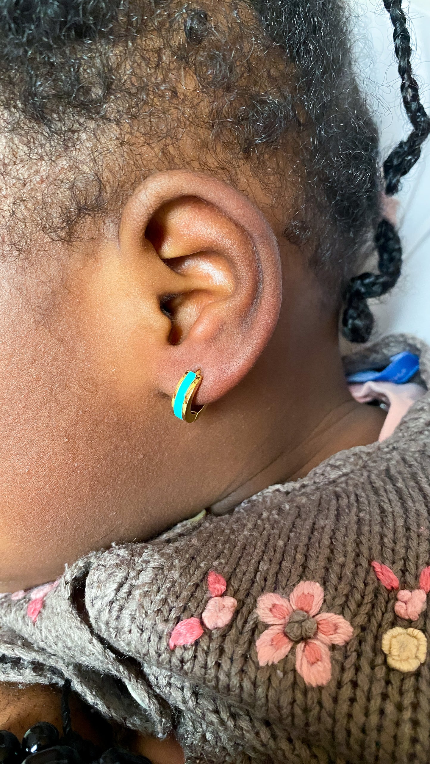 Kamaria - cerceaux colorés plaqués or