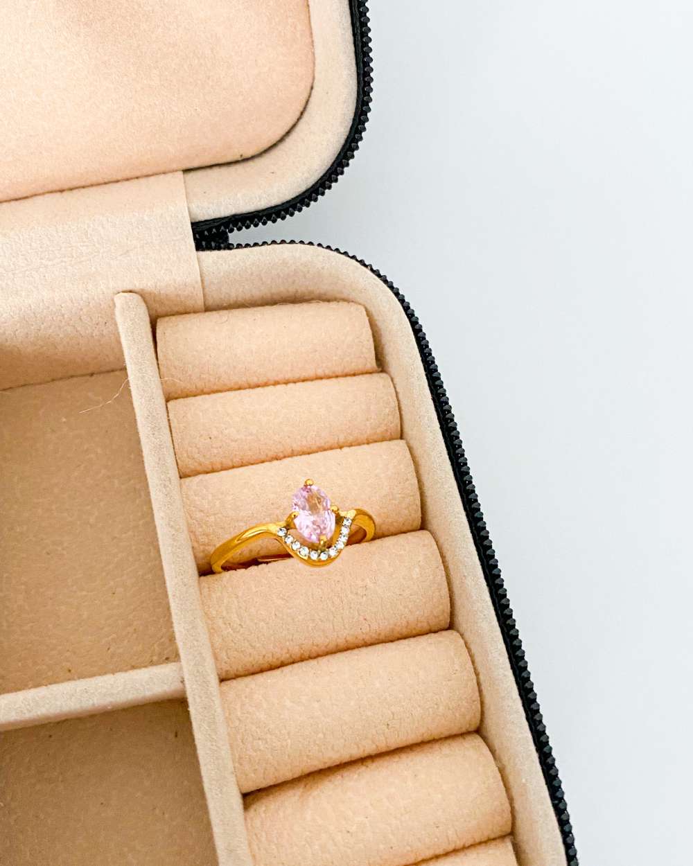 Royale - bague fine plaquée or ornée d´un diamant rose