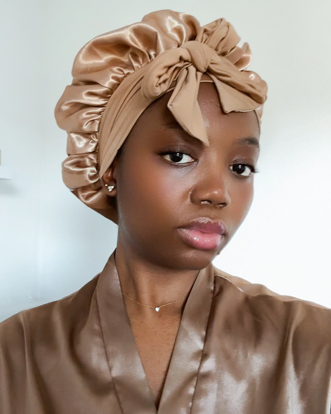 Bonnet large en satin