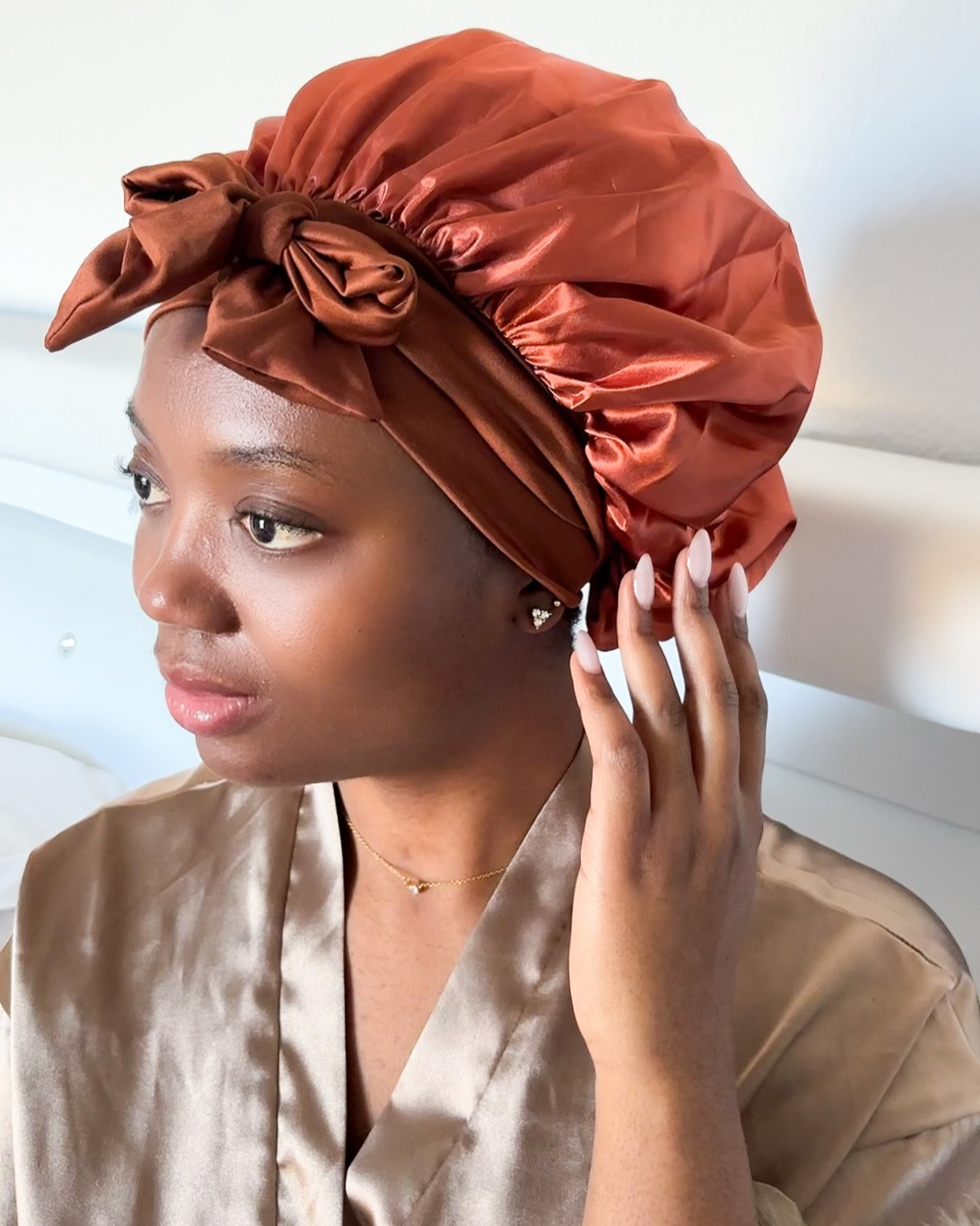 Bonnet large en satin