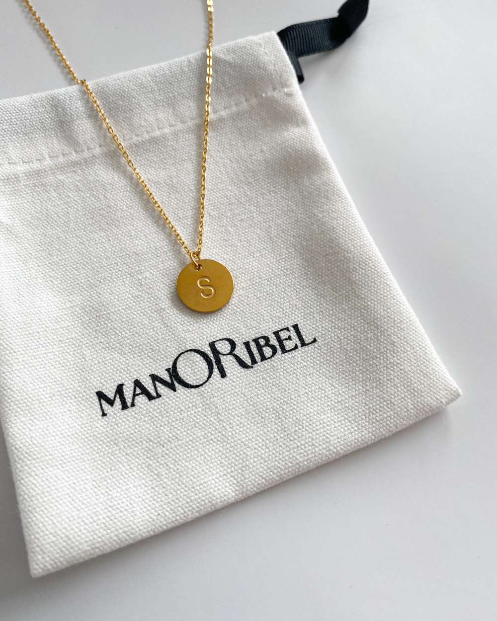 Solène- collier initiale personnalisé rond plaqué or le