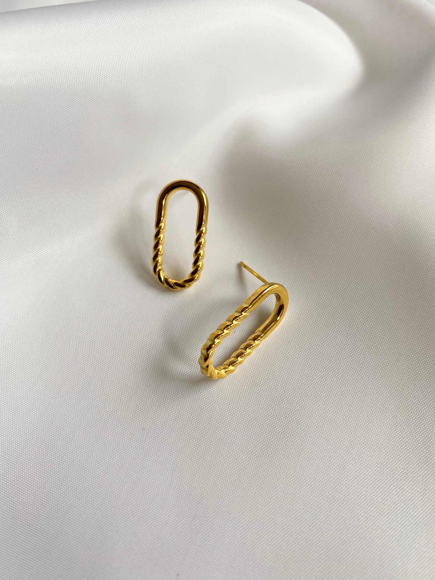 Boucle d´oreille carrée torsadé plaquée or