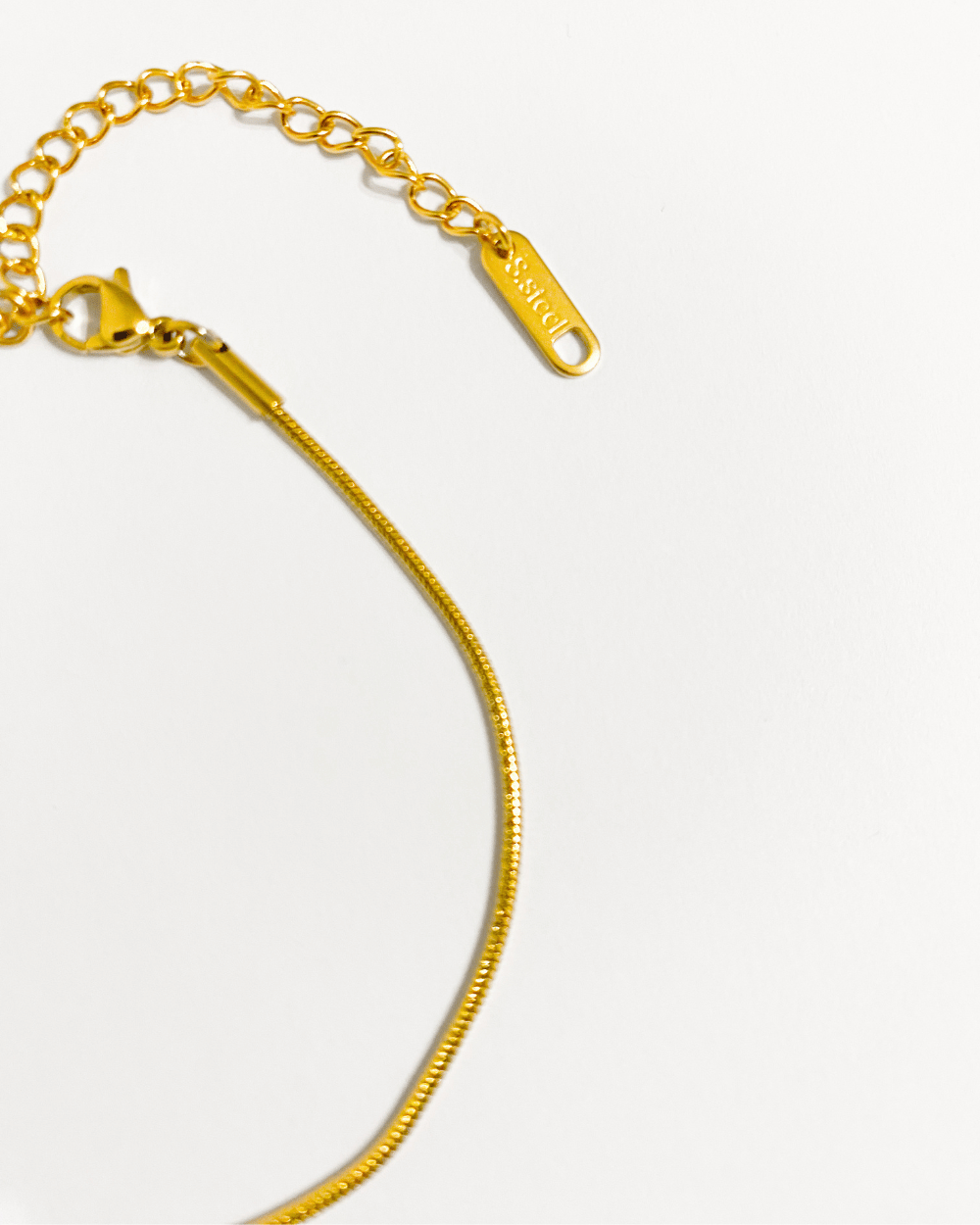 Bracelet fin lisse plaqué or