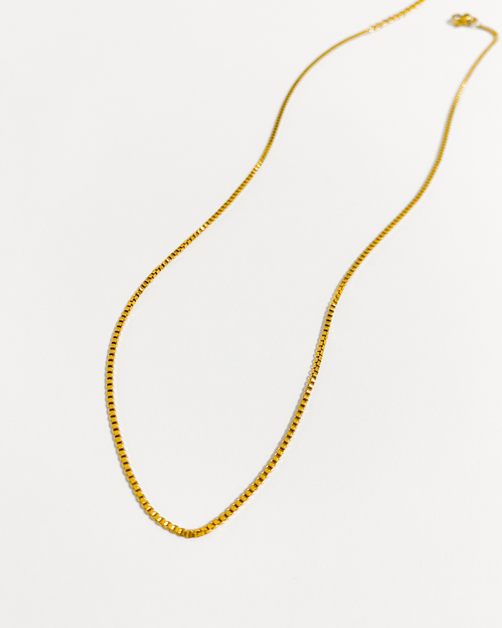Collier minimaliste fin plaqué or