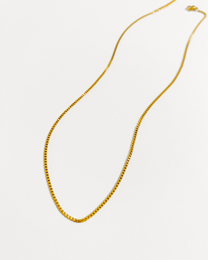 Collier minimaliste fin plaqué or