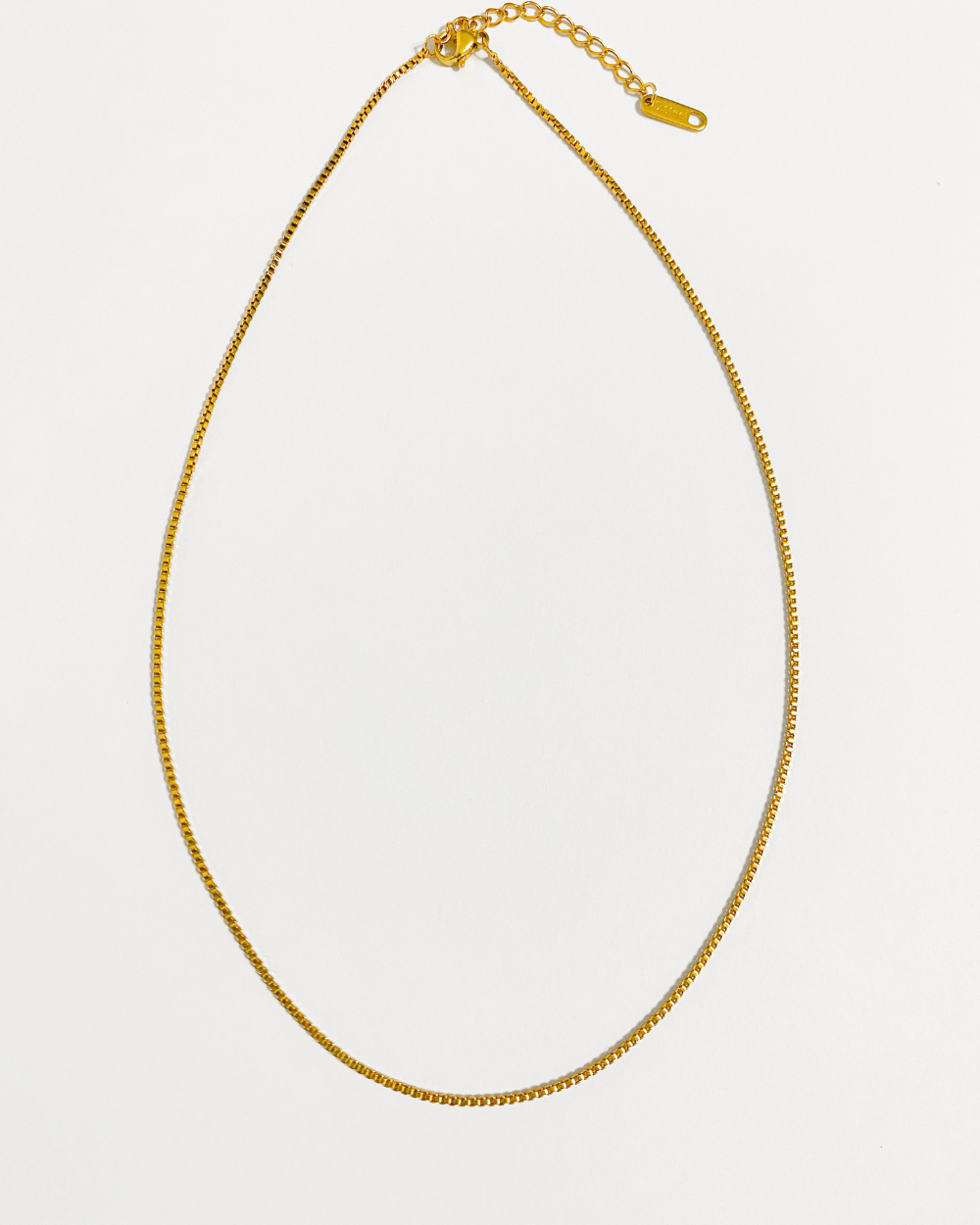 Collier minimaliste fin plaqué or
