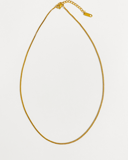 Collier minimaliste fin plaqué or