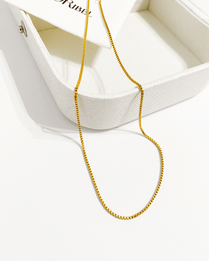 Collier minimaliste fin plaqué or
