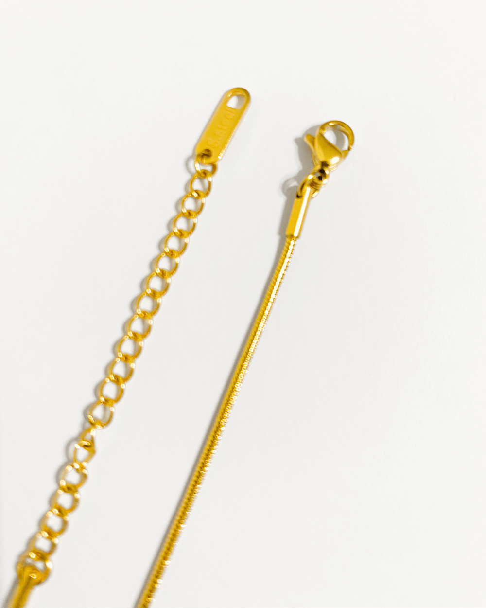 Bracelet fin lisse plaqué or