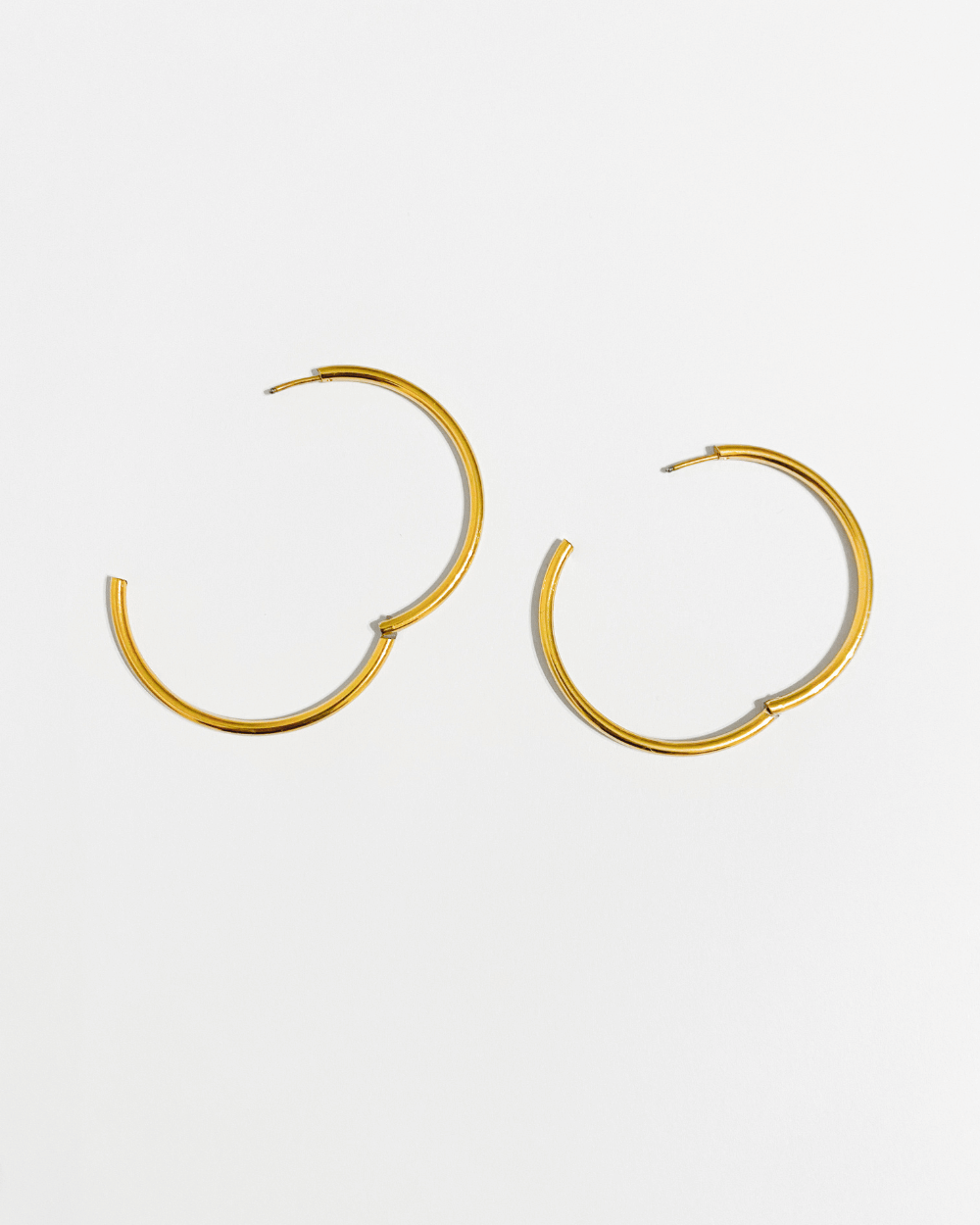 Créole fine large lisse plaquée or