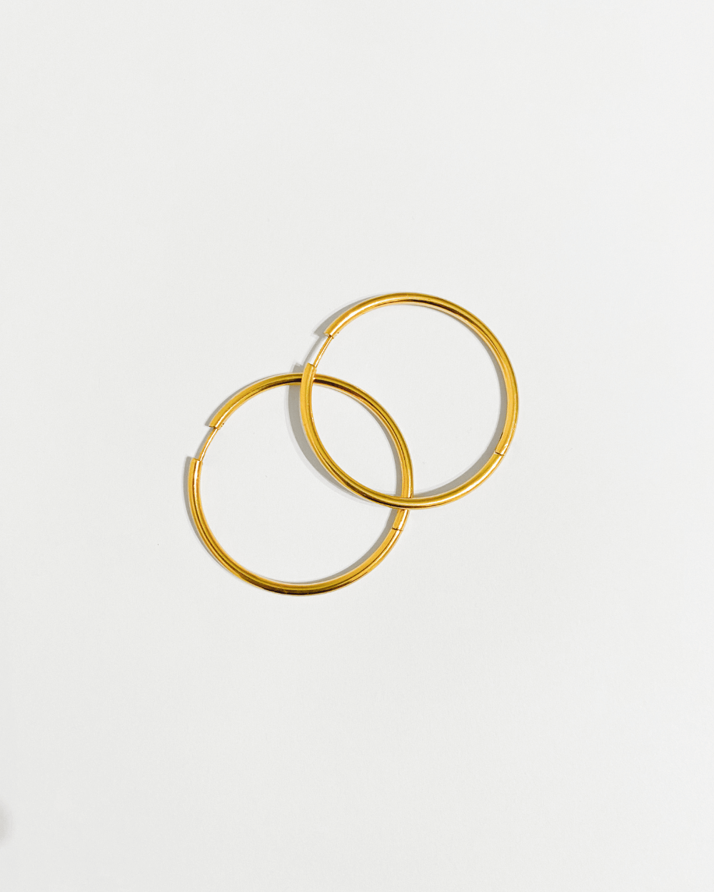 Créole fine large lisse plaquée or